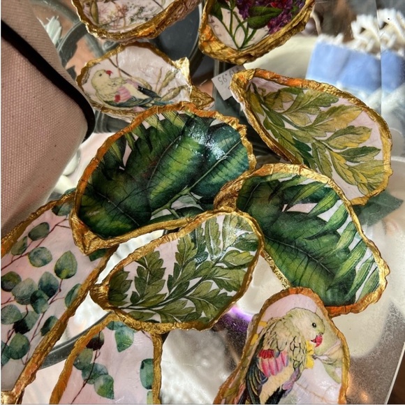 Natural Alaskan Oyster Shells- clear glazed & glossy - Picture 6 of 12